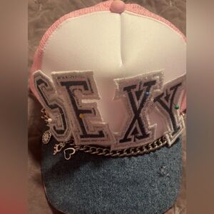 Trucker hat